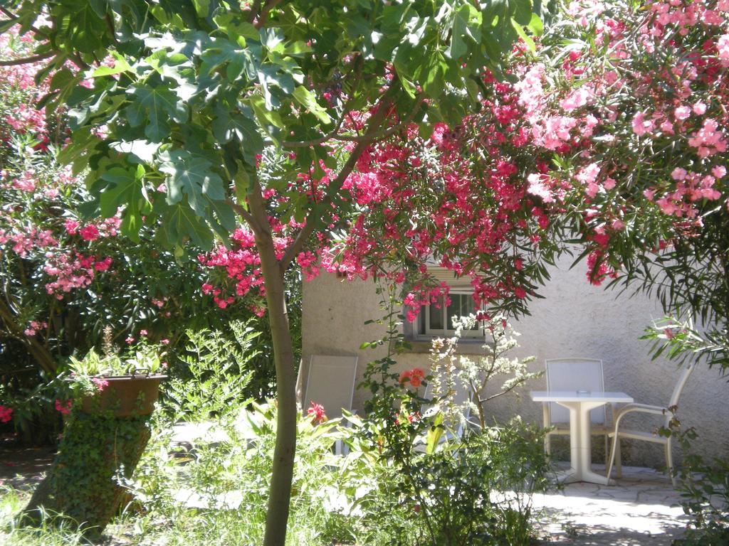 Hotel L'Hacienda Marguerittes Exterior foto